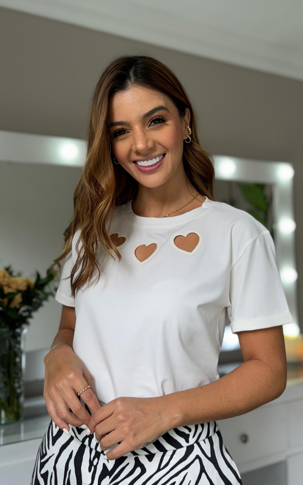 Camiseta corazones grandes beige